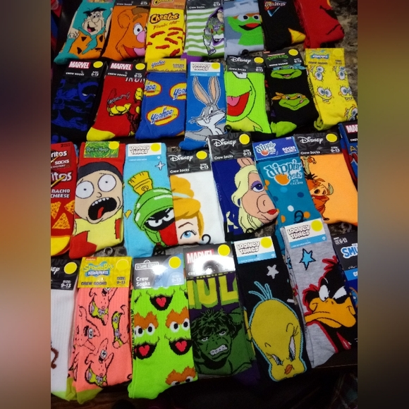 Novelty Socks, NWT, Crew Style, Fits Size 6-13 or 9-13 Assorted Fun Socks - Picture 2 of 13
